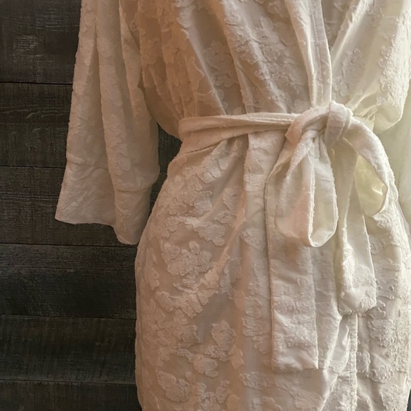 Dex embroidered kimono with a vintage 70s vibe - Picture 6 of 7